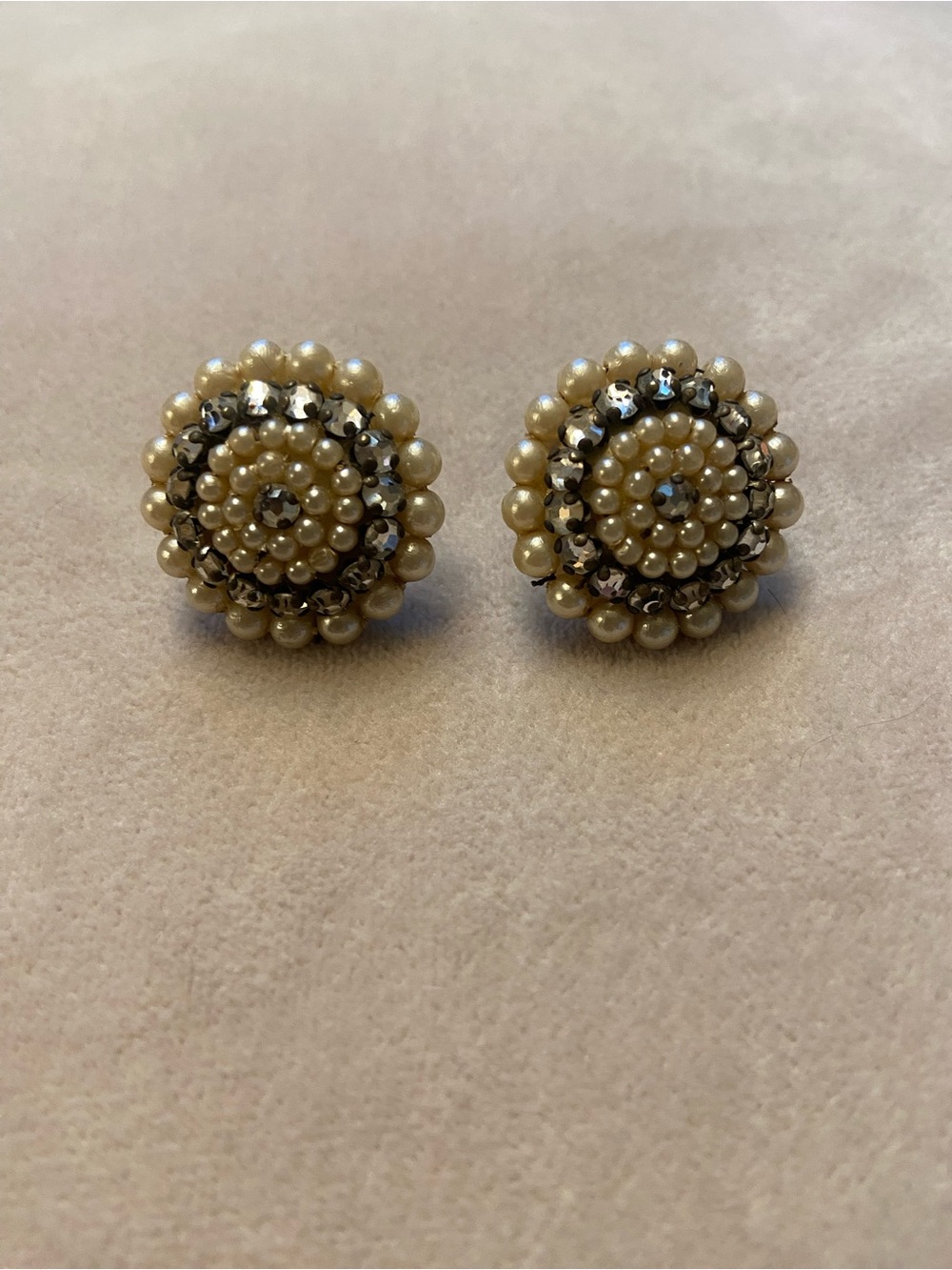 Source Unknown Cluster Pearl and Silver-Tone Stud Earrings